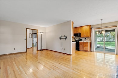 525 Royal Springs Dr, Springboro, OH 45066 - photo 3