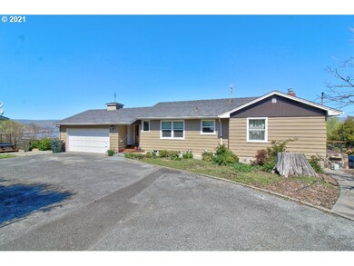 2313 E 10th St, the Dalles, OR 97058 - photo 2