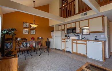 Dining/kitchen