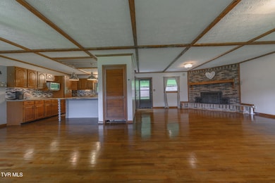 1528 Irondale Rd unit B, Big Stone Gap, VA 24219 - photo 4