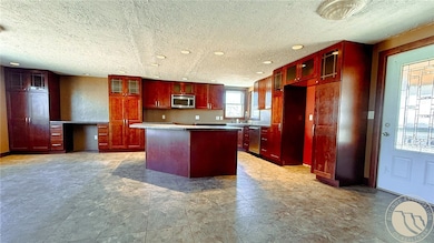 121 W Southern Ave, Plentywood, MT 59254 - photo 2