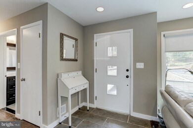 3415 Barkley Dr, Fairfax, VA 22031 - photo 4