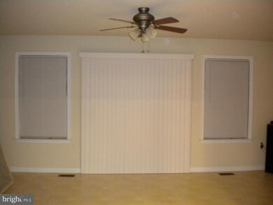 189 Scarboro Dr, Bunker Hill, WV 25413 - photo 4