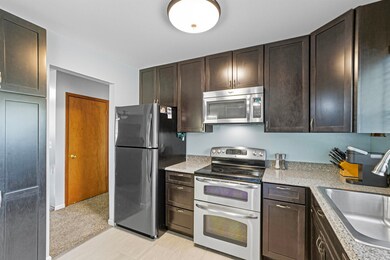 2124 Middlebury Rd, Freeport, IL 61032 - photo 4