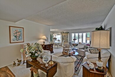 LIVING RM WITH BAY WINDOW