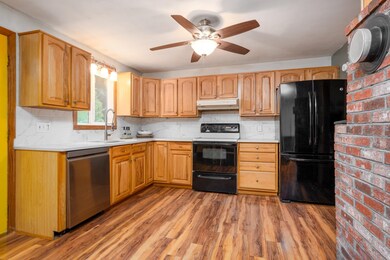 12 Cherokee Dr, Epping, NH 03042 - photo 4