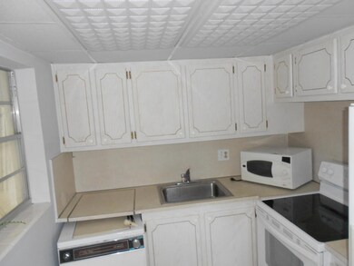 109 Coventry E, West Palm Beach, FL 33417 - photo 2