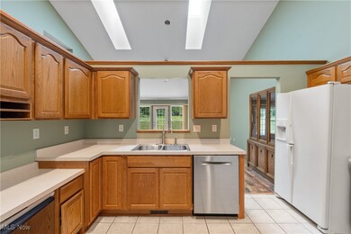 2812 Stratford Cir, Akron, OH 44312 - photo 4