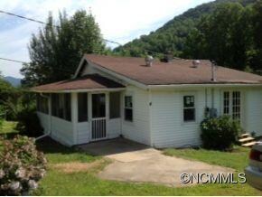 1200+ sqft of cozy farmhouse!