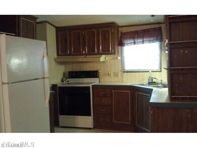 153 Bentbrook Rd, Statesville, NC 28677 - photo 5