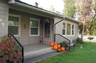 983 -985 SE N St, Grants Pass, OR 97526 - photo 2