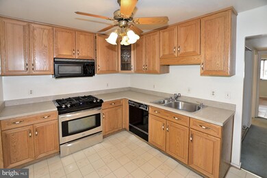 1625 Parkcrest Cir unit 101, Reston, VA 20190 - photo 7