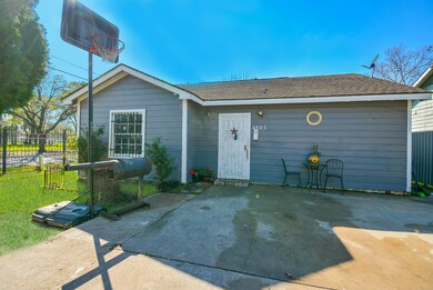 4803 Robertson St, Houston, TX 77009 - photo 6