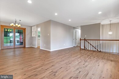 9232 Brian Dr, Vienna, VA 22180 - photo 5