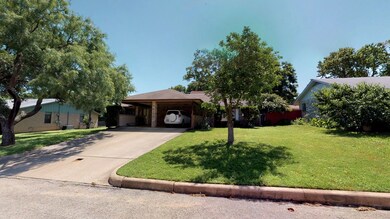 909 Henrietta St, Fredericksburg, TX 78624 - photo 3