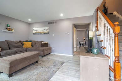 24533 Seaton Circuit E unit 16, Warren, MI 48091 - photo 3