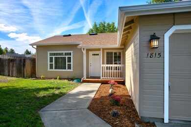 1815 NE Mark Ct._004