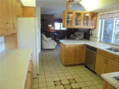 KITCHEN AND FAMILY ROOM AREA