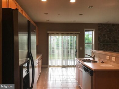 828 Freeland Ct, Gambrills, MD 21054 - photo 4