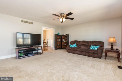 423 Taney Dr, Taneytown, MD 21787 - photo 4