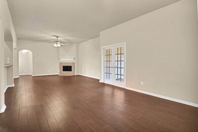 9051 Fuqua Villas Ln, Houston, TX 77075 - photo 5