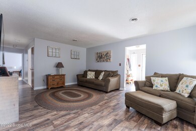 405 Cambridge Manor Dr, Schenectady, NY 12302 - photo 6