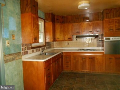 512 Anderson Ave, Folsom, PA 19033 - photo 4