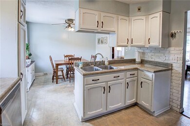 327 Erieview Blvd, Sheffield Lake, OH 44054 - photo 6