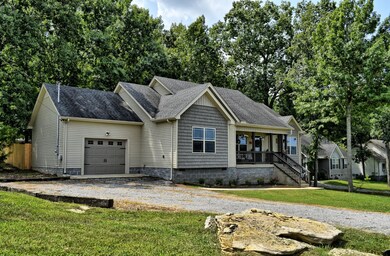great front yard space