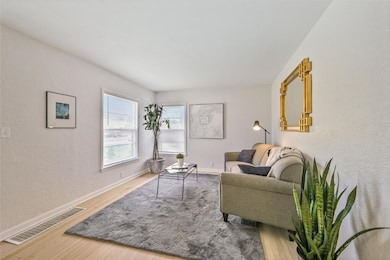 1047 27th St NE, Cedar Rapids, IA 52402 - photo 3