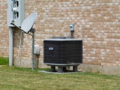 109 E Charter Dr, Muncie, IN 47303 - photo 5