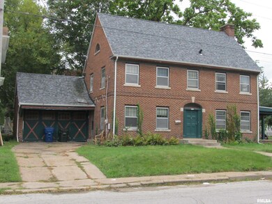 131 W 15th St, Davenport, IA 52803 - photo 2