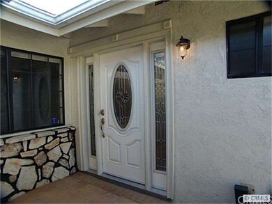 FRONT COUTYARD ENTRY