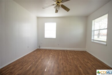 207 E Reagan Ave, Copperas Cove, TX 76522 - photo 6