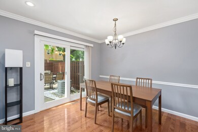 9653 Lindenbrook St, Fairfax, VA 22031 - photo 7