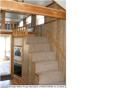 STAIRS TO LOFT