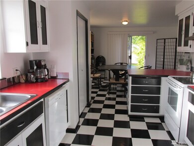 524 Fidalgo St, Sedro Woolley, WA 98284 - photo 4