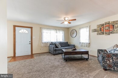 422 Edgewood Ave, Folsom, PA 19033 - photo 5