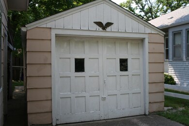 907 S Minnesota St, Mitchell, SD 57301 - photo 3