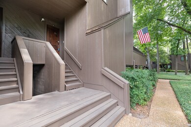 91 Litchfield Ln, Houston, TX 77024 - photo 2