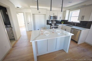 112 W 2nd St unit C, Owasso, OK 74055 - photo 2