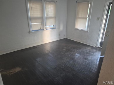 6211 Westerhoff Ave, Saint Louis, MO 63121 - photo 5