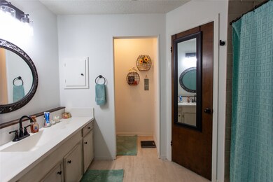 222 Mayfair Cir, Wharton, TX 77488 - photo 3