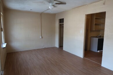 415 N Beauregard St unit 8, Alvin, TX 77511 - photo 2