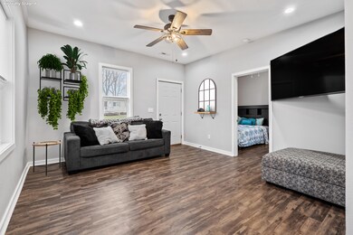 watermark_Property_F9A1_04-112_814_E_8th