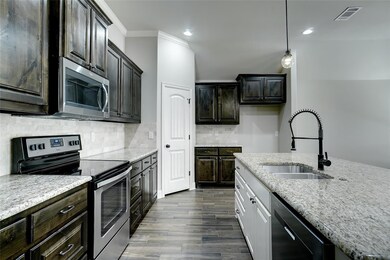 1917 Town Creek Cir, Weatherford, TX 76086 - photo 4