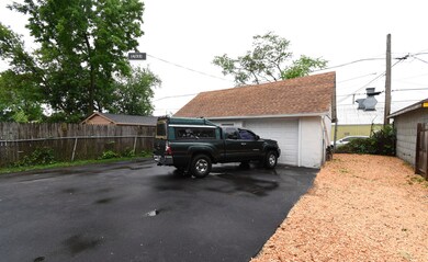 112 N Jackson St, Waukegan, IL 60085 - photo 3