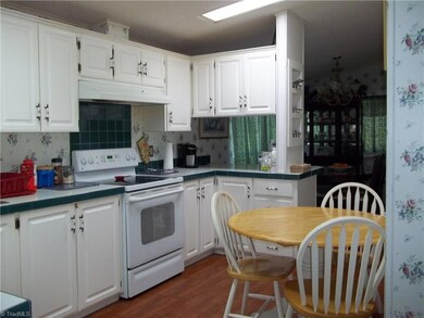 2451 Mountain View Rd, Asheboro, NC 27205 - photo 6