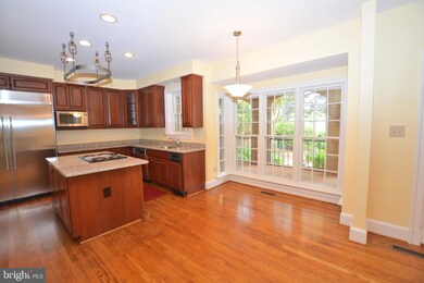 9441 Turnberry Dr, Potomac, MD 20854 - photo 4