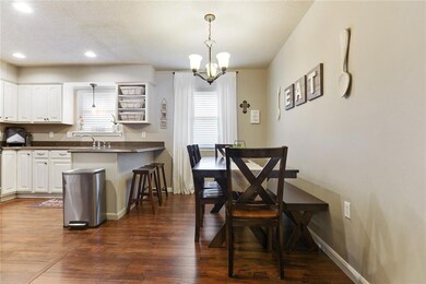 Eat-in kitchen/breakfast area